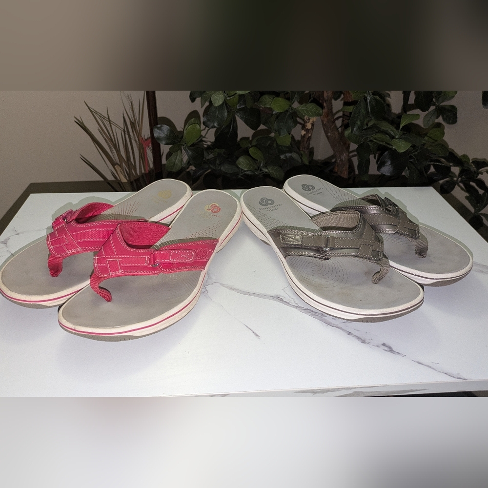 💥SOLD💥2 Pair Clarks Slip On Sandals - Picture 5 of 11